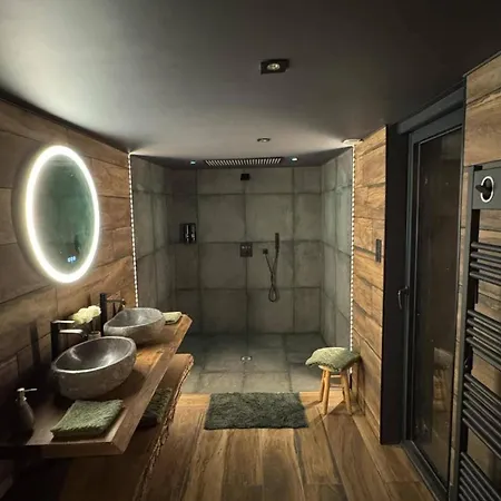 Avec Bain Nordique Et Sauna Сasa de vacaciones *