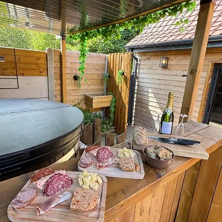 Avec Bain Nordique Et Sauna Сasa de vacaciones *